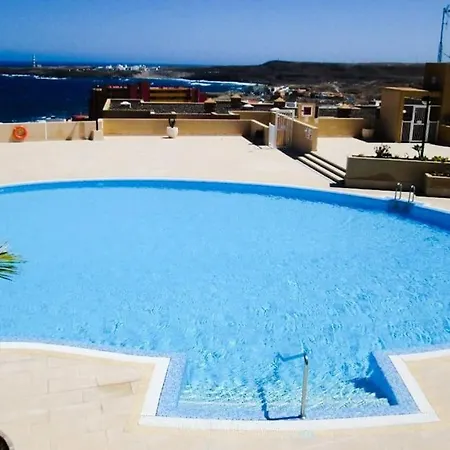 Beach And Pool View , 4 People, And Free Wifi Апартаменты