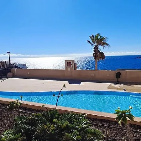 Beach And Pool View , 4 People, And Free Wifi Апартаменты
