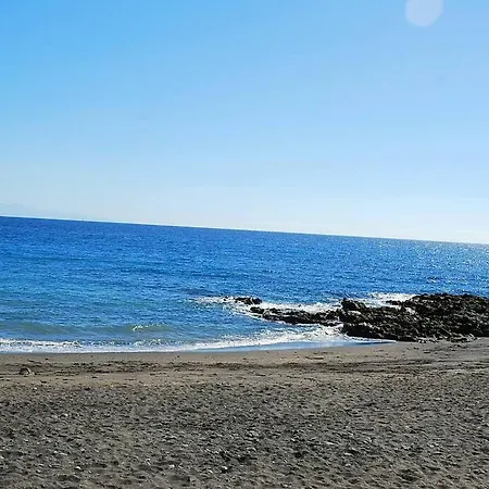 Beach And Pool View , 4 People, And Free Wifi *